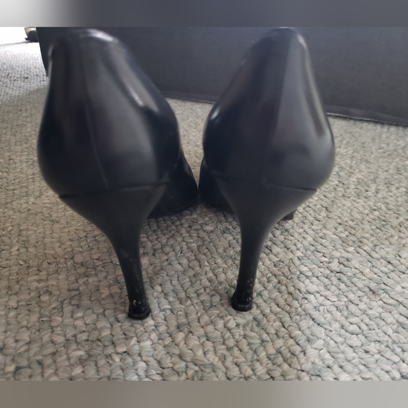 A pair of black Stuart Weitzman heels - Picture 3 of 5